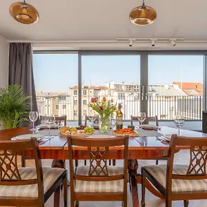 Visit Oomph Apartament